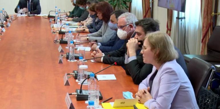 Започна изслушването на членовете на ЦИК /НА ЖИВО/